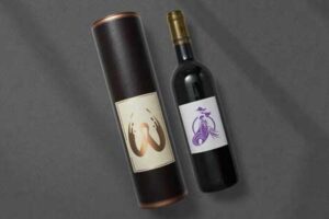 wine-bottle-with-packaging-mock-up