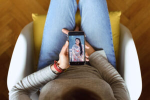 woman-hand-i-phone-mock-up