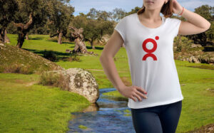 mock-up-t-shirt-woman