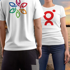 mockup-of-couple-t-shirt-standing-on-beach