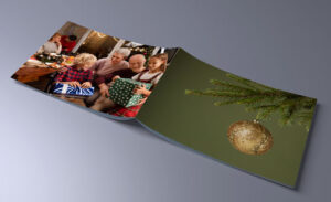 mock-up-brochure-a5-with-family